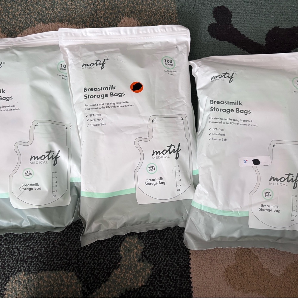 motif Medical Breastmilk Storage Bags - White with Mint Accent (3 Packs)